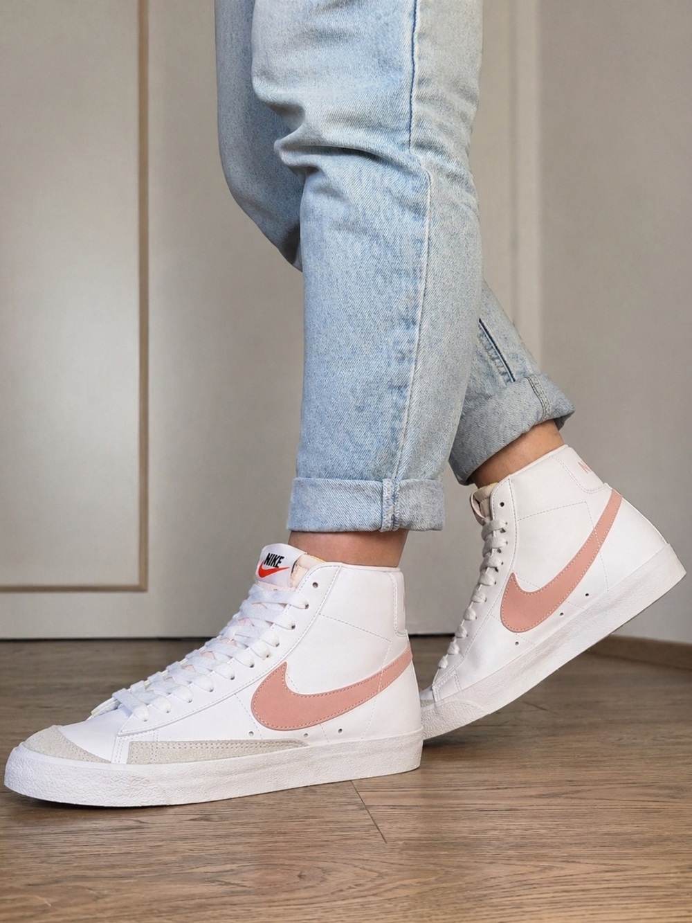 Nike Blazer Mid ’77 Vintage Size 8 White Pink Swoosh Casual Sneakers